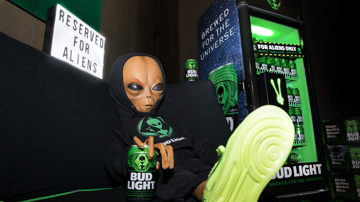 Bud-Light-Area-51-x-Alien (1)